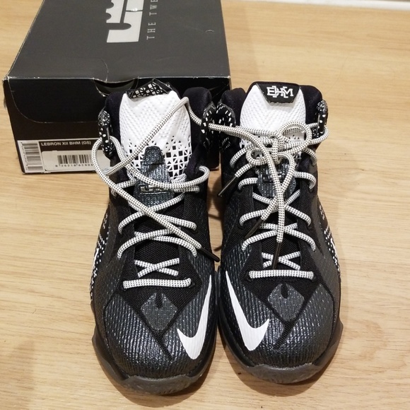 LEBRON XII BHM SNEAKERS BLACK/WHITE/METALLICSILVER - Picture 2 of 8